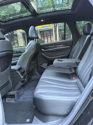 Geely Monjaro 2025 2.0TD Versión en la nube con tracción en dos ruedas interior foto 10 Geely Monjaro 2025 2.0TD Versión en la nube con tracción en dos ruedas interior foto 10
