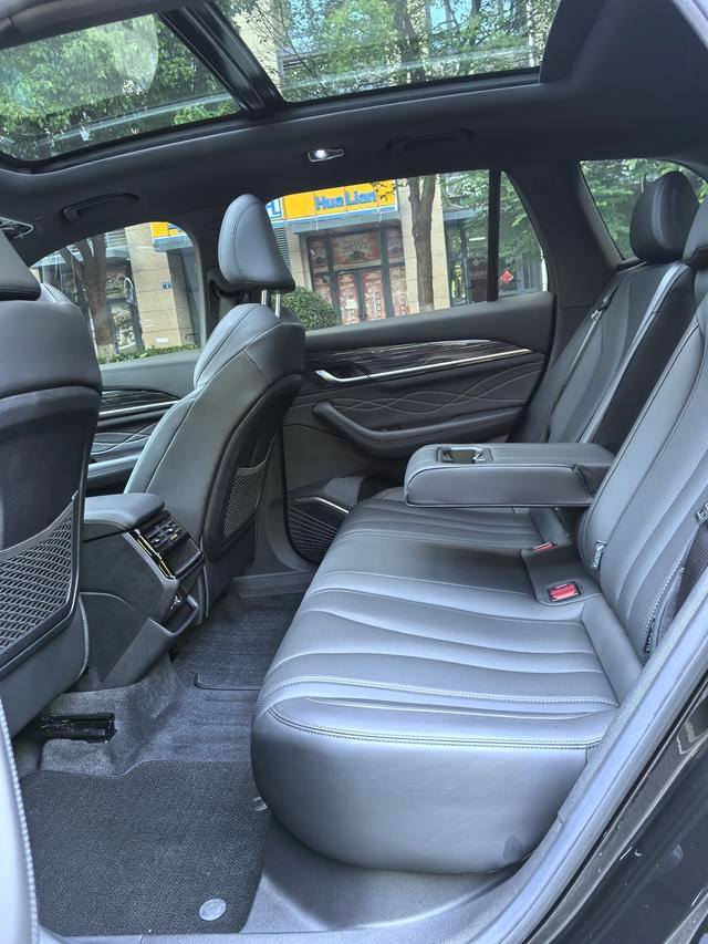 Geely Monjaro 2025 2.0TD Versión en la nube con tracción en dos ruedas interior foto 10 Geely Monjaro 2025 2.0TD Versión en la nube con tracción en dos ruedas interior foto 10