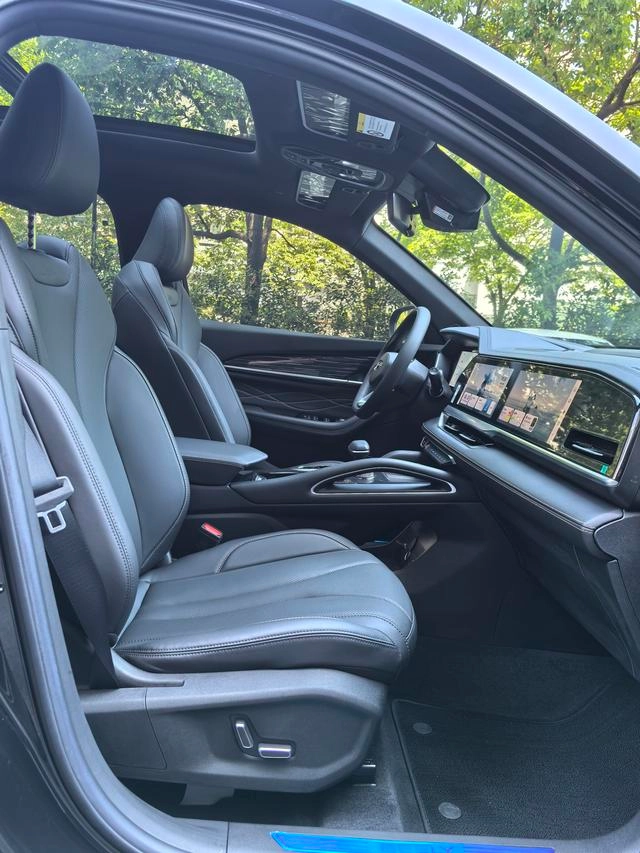 Geely Monjaro 2025 2.0TD Versión en la nube con tracción en dos ruedas interior foto 11 Geely Monjaro 2025 2.0TD Versión en la nube con tracción en dos ruedas interior foto 11