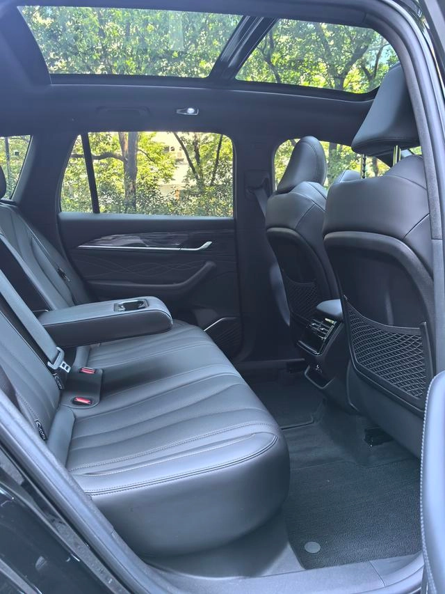 Geely Monjaro 2025 2.0TD Versión en la nube con tracción en dos ruedas interior foto 12 Geely Monjaro 2025 2.0TD Versión en la nube con tracción en dos ruedas interior foto 12