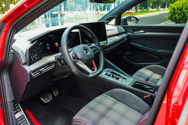 Volkswagen Golf GTI 2025 380TSI DSG GTI intérieur photo 17