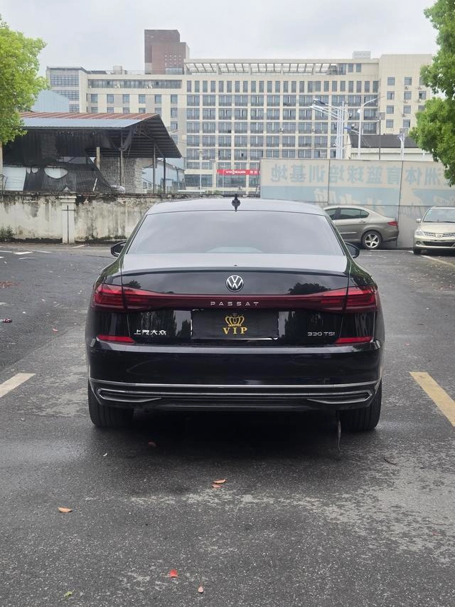Volkswagen Passat 2023 Модификация 330TSI Роскошная версия интерьер фото 9
