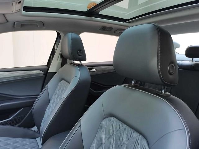 Volkswagen Sagitar 2023 300TSI DSG Premium Edition interior photo 12