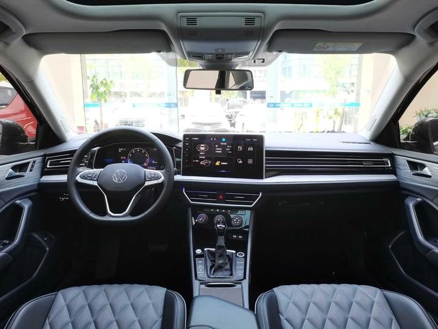 Volkswagen Sagitar 2023 300TSI DSG Premium Edition interior photo 14