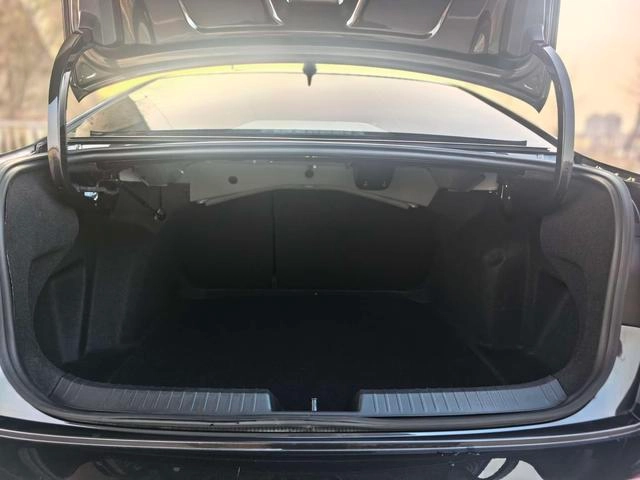 Volkswagen Sagitar 2023 300TSI DSG Premium Edition interior photo 12