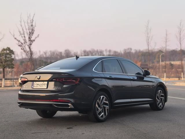 Volkswagen Sagitar 2023 300TSI DSG Premium Edition interior photo 15