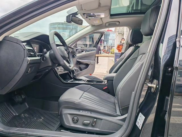 Volkswagen Passat 2024 380TSI Elite Edition interior photo 6