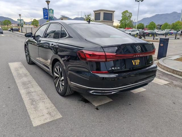 Volkswagen Passat 2024 380TSI Elite Edition interior photo 9