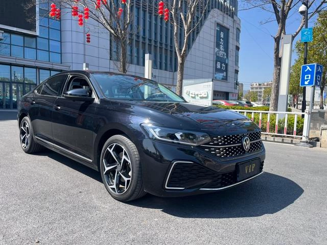 Volkswagen Passat 2023 Reforma 330TSI Edición Star Elite exterior foto 3 Volkswagen Passat 2023 Reforma 330TSI Edición Star Elite exterior foto 3