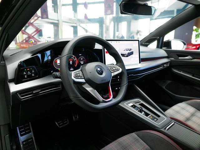 Volkswagen Golf GTI 2025 380TSI DSG GTI interior photo 9