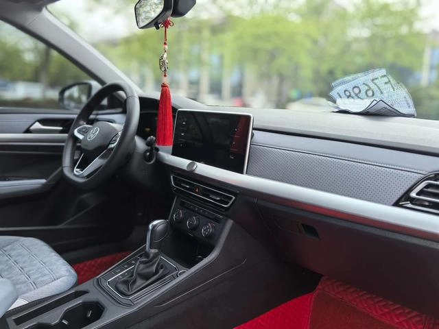Volkswagen Lavida 2023 1.5L Versión automática interior foto 8