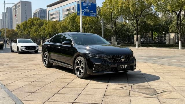 Volkswagen Passat 2025 outstanding 380TSI Star Dragon Edition exterior photo 3