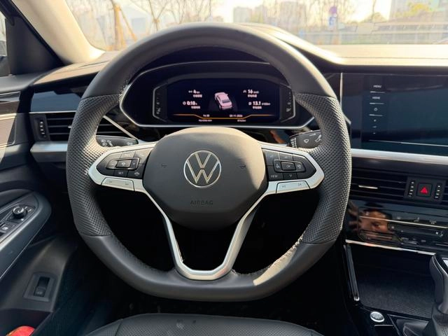 Volkswagen Passat 2025 outstanding 380TSI Star Dragon Edition interior photo 11