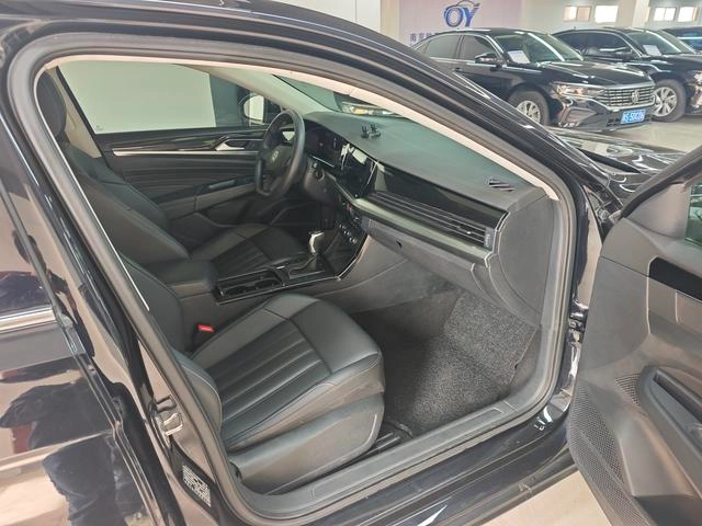 Volkswagen Passat 2023 Restyling 280TSI Business Edition interior photo 6