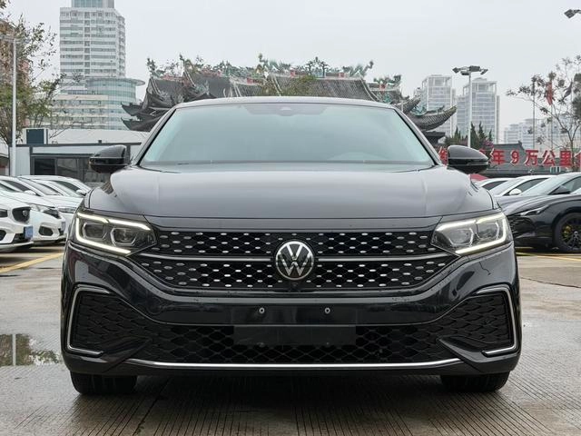 Volkswagen Passat 2023 330TSI Звездное небо Deluxe Edition экстерьер фото 2 Volkswagen Passat 2023 330TSI Звездное небо Deluxe Edition экстерьер фото 2