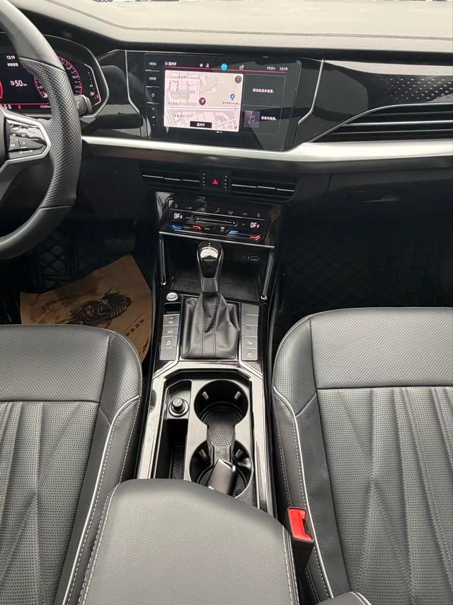 Volkswagen Passat 2023 330TSI Звездное небо Deluxe Edition интерьер фото 13 Volkswagen Passat 2023 330TSI Звездное небо Deluxe Edition интерьер фото 13