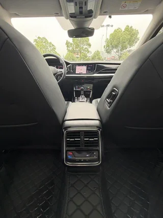 Volkswagen Passat 2023 330TSI Звездное небо Deluxe Edition интерьер фото 15 Volkswagen Passat 2023 330TSI Звездное небо Deluxe Edition интерьер фото 15