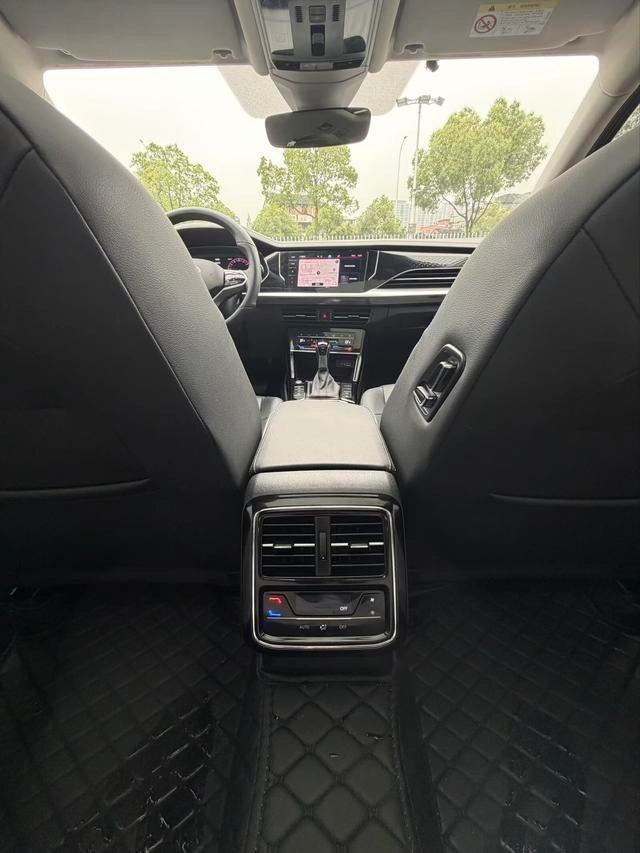 Volkswagen Passat 2023 330TSI Звездное небо Deluxe Edition интерьер фото 15 Volkswagen Passat 2023 330TSI Звездное небо Deluxe Edition интерьер фото 15