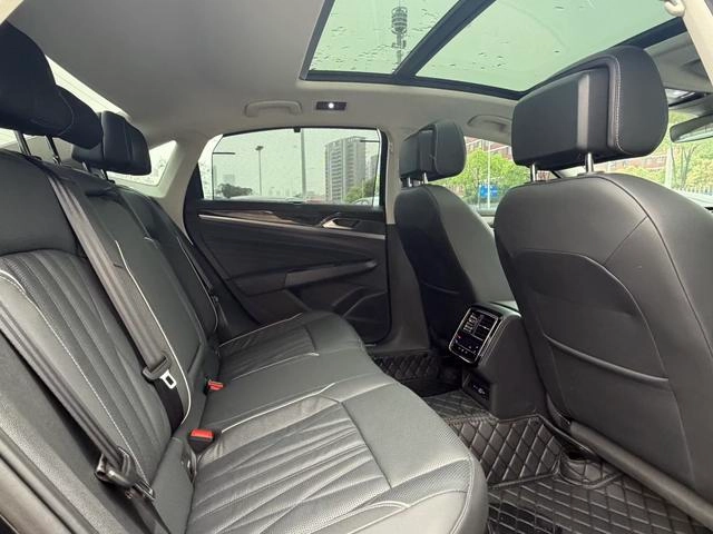 Volkswagen Passat 2023 330TSI Звездное небо Deluxe Edition интерьер фото 18 Volkswagen Passat 2023 330TSI Звездное небо Deluxe Edition интерьер фото 18