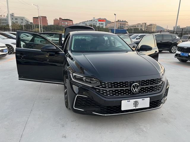 Volkswagen Passat 2022 330TSI Elite Edition exterior photo 9