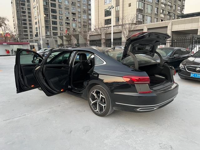 Volkswagen Passat 2022 330TSI Elite Edition interior photo 12