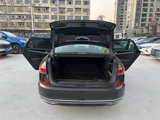 Volkswagen Passat 2022 330TSI Elite Edition interior photo 14