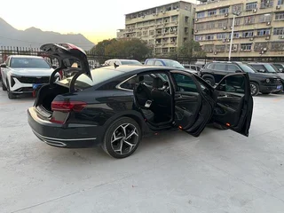 Volkswagen Passat 2022 330TSI Elite Edition interior photo 15