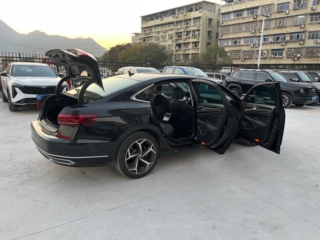Volkswagen Passat 2022 330TSI Elite Edition interior photo 15