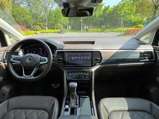 Volkswagen Viloran 2020 380TSI Премиум-версия интерьер фото 13