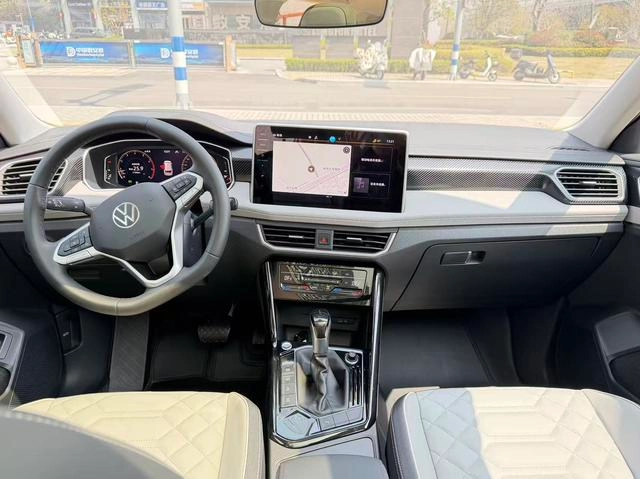 Volkswagen Tayron 2024 330TSI Двухприводный люкс Plus Расширенная версия интерьер фото 8