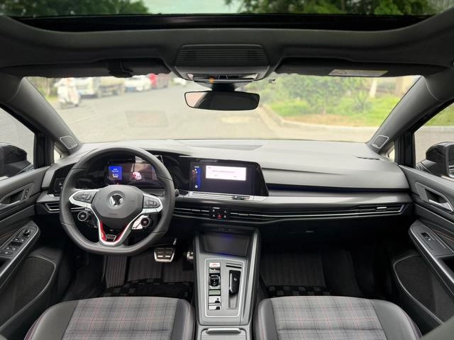 Volkswagen Golf GTI 2021 380TSI DSG GTI interior photo 11