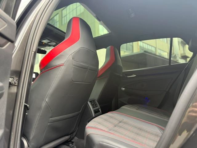 Volkswagen Golf GTI 2021 380TSI DSG GTI interior photo 12