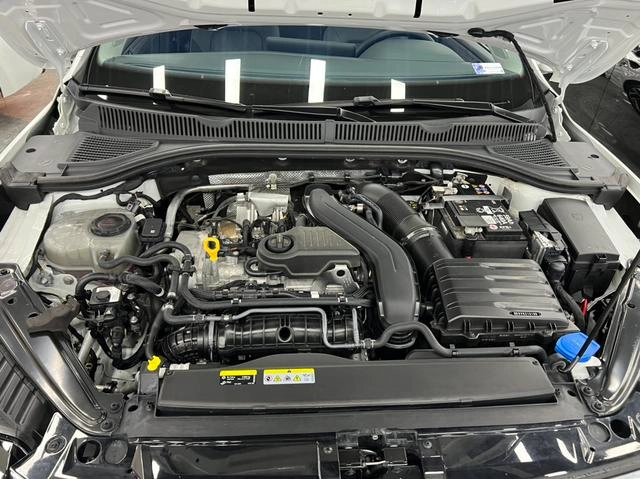 Volkswagen Sagitar 2023 300TSI DSG Premium Edition interior photo 14