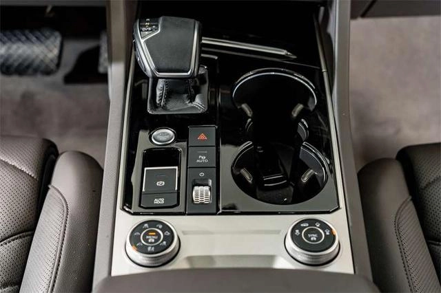 Volkswagen Touareg 2022 3.0TSI Sharp Edition obsidian black sports suit interior photo 17