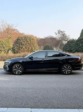 Volkswagen Passat 2022 330TSI Luxury Edition exterior photo 3