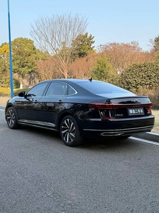 Volkswagen Passat 2022 330TSI Luxury Edition exterior photo 4