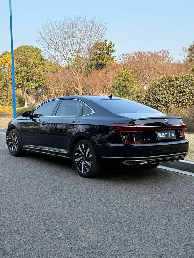 Volkswagen Passat 2022 330TSI Luxury Edition exterior photo 4