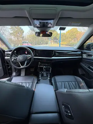 Volkswagen Passat 2022 330TSI Luxury Edition interior photo 11