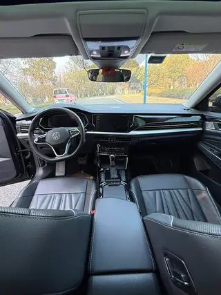 Volkswagen Passat 2022 330TSI Luxury Edition interior photo 13