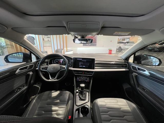Volkswagen Tiguan X 2022 330TSI Versión principal interior foto 13