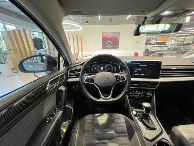 Volkswagen Tiguan X 2022 330TSI Versión principal interior foto 14