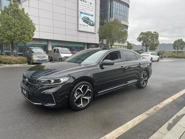 Volkswagen Passat 2023 330TSI Versión de élite exterior foto 1 Volkswagen Passat 2023 330TSI Versión de élite exterior foto 1