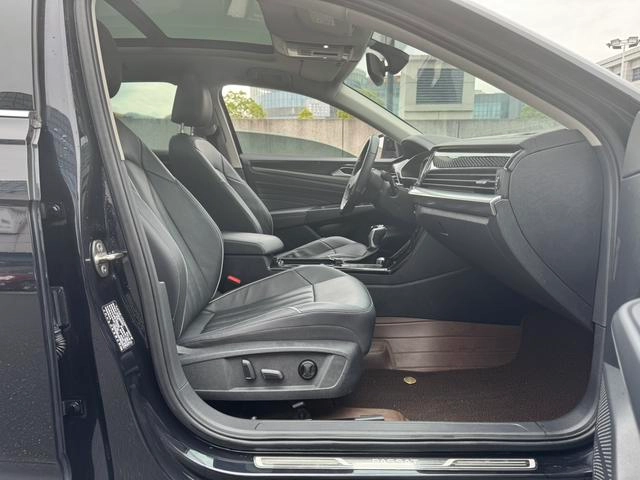 Volkswagen Passat 2023 330TSI Versión de élite exterior foto 4 Volkswagen Passat 2023 330TSI Versión de élite exterior foto 4