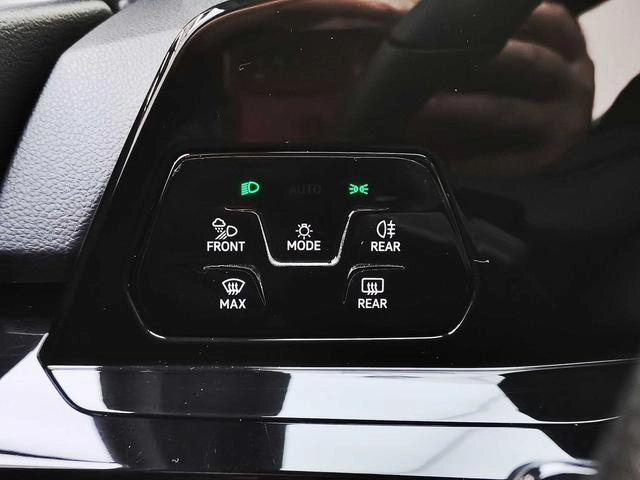 Volkswagen Golf 2021 280TSI DSG R-Line interior photo 11