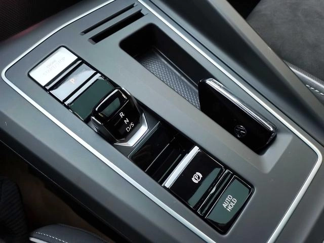 Volkswagen Golf 2021 280TSI DSG R-Line interior photo 14