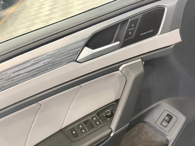 Volkswagen Tayron 2023 380TSI Four-wheel drive R-Line Pro Smart Version interior photo 16