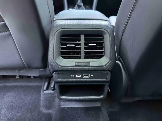 Volkswagen Tharu 2022 280TSI Versión de lujo de tracción en dos ruedas interior foto 18