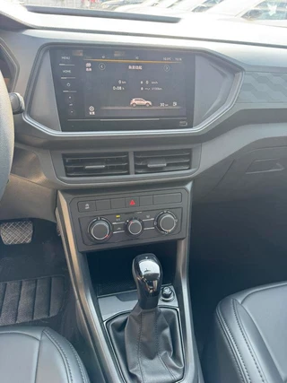 Volkswagen T-Cross 2023 Модификация 1.5L Автоматическая версия моды интерьер фото 14