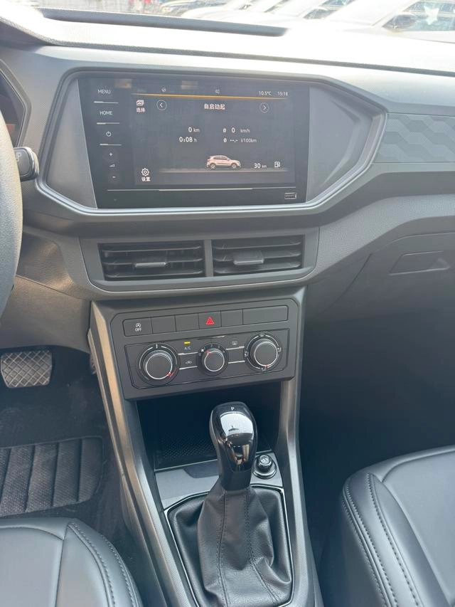 Volkswagen T-Cross 2023 Модификация 1.5L Автоматическая версия моды интерьер фото 14