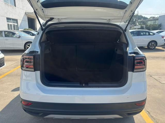 Volkswagen T-Cross 2023 Модификация 1.5L Автоматическая версия моды интерьер фото 19